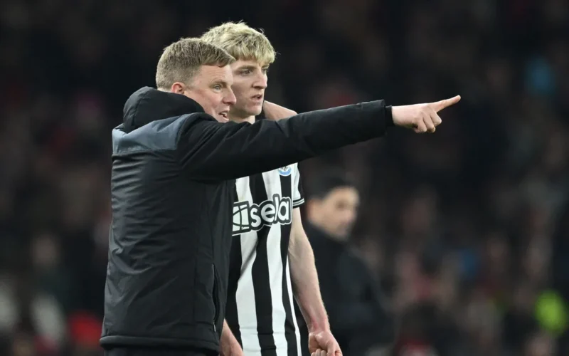 إدي هاو يرد على انتقادات روني وكين وشيرر حول نجم نيوكاسل جوردون